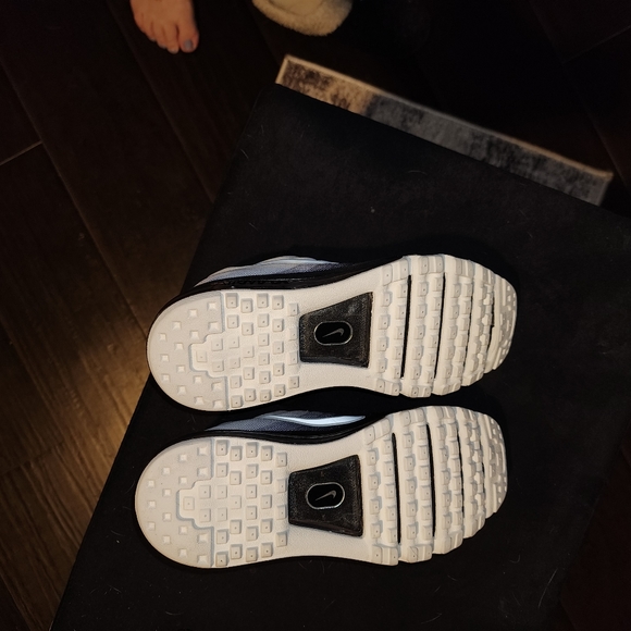 2017 Nike Airmax limited edition - Picture 3 of 10